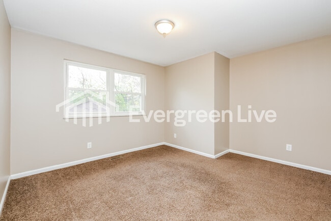 Building Photo - 4571 Sylvan Oak Dr