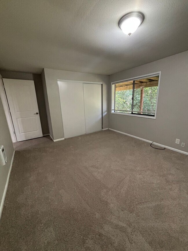 Building Photo - TRA3106