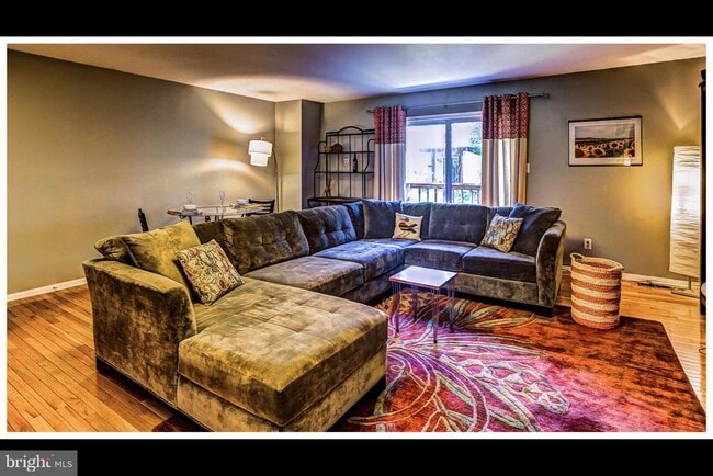 Building Photo - 26 Spring Glen Ct