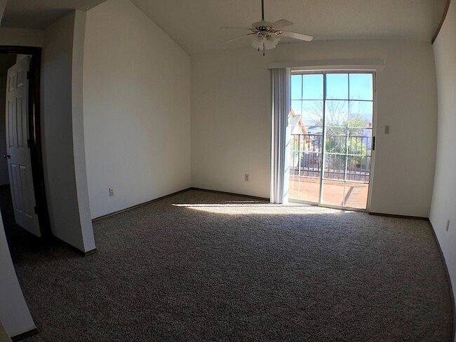 Building Photo - Northeast El Paso 3bed/2.5bath with Loft!