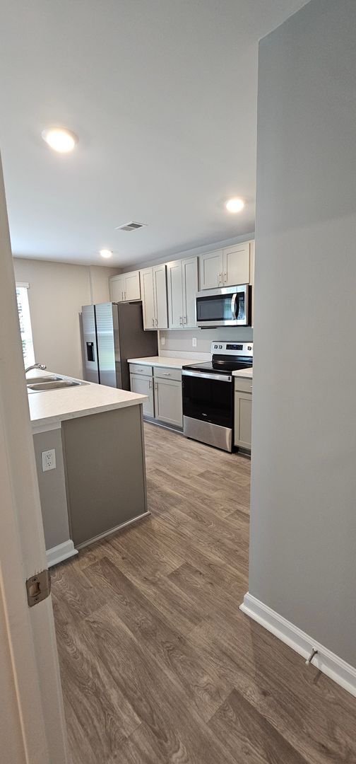Building Photo - Luxury Meets Privacy in This 4-Bedroom Cul...