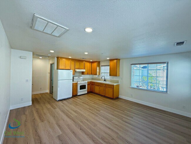 Building Photo - 7661 Forest St