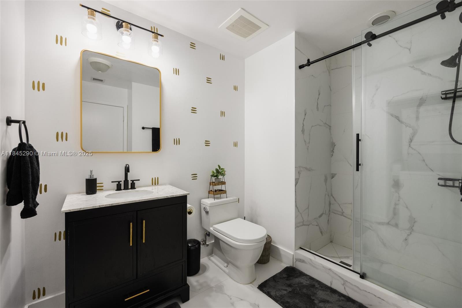 Building Photo - 1111 SW 1st Ave