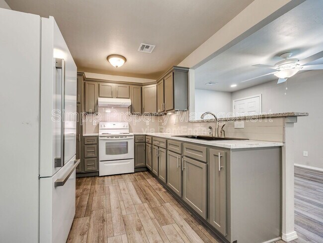 Building Photo - 215 W Kittyhawk Dr