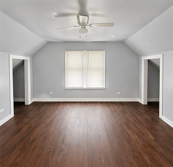 Building Photo - 14305 Irving Ave Unit 2