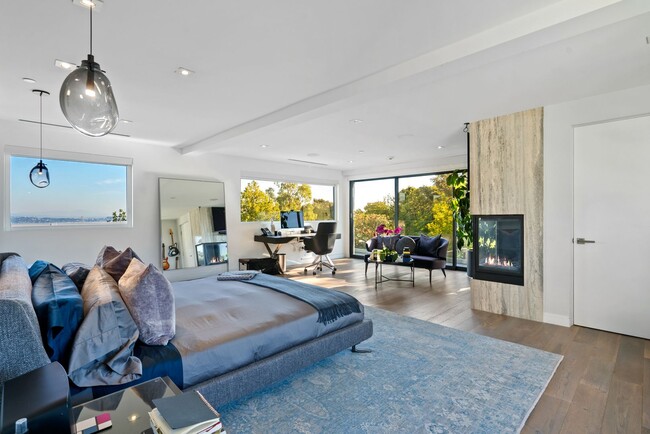 Building Photo - Prestigious Hollywood Hills Home for Rent