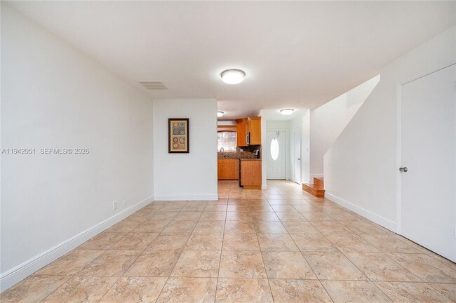 Building Photo - 1345 W 71st St