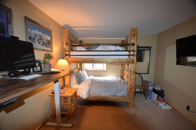 Building Photo - Dogs negotiable! Gondola and Main Street steps from your front door! Steam Shower!