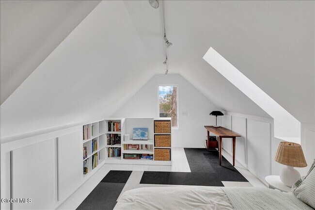 Building Photo - 18 Granite St