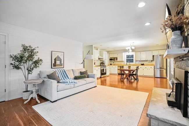 Building Photo - N45W24568 Lindsay Rd