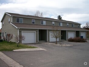 Building Photo - 2 Bedroom, 1 1/2 Bathroom Townhouse-Walkin...