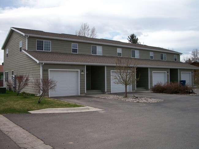 Primary Photo - 2 Bedroom 1.5 Bathroom Townhouse