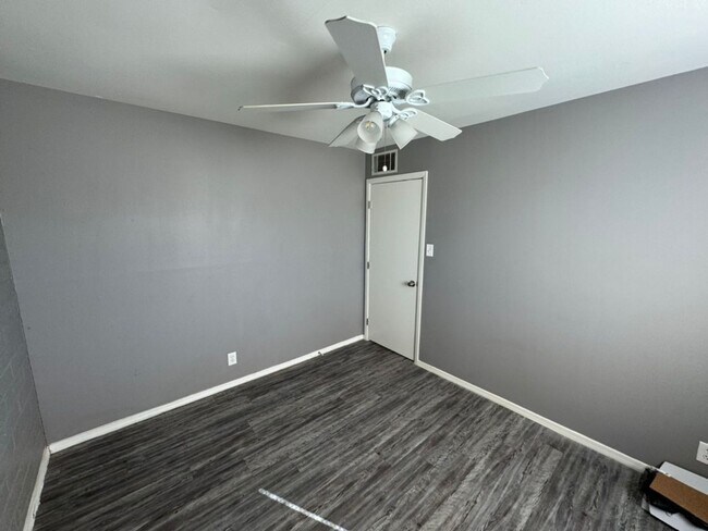 Building Photo - 1 Bedroom - 1 Bath -  Plus Office - 795 Sq...