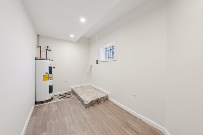 Building Photo - Spacious & Renovated Rental Home on Oversi...