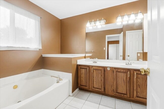 Building Photo - 208 Kylewood Ct