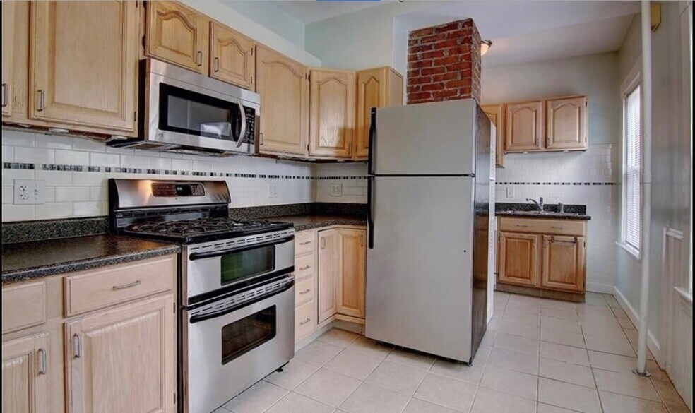 Building Photo - 173 Rochambeau Ave