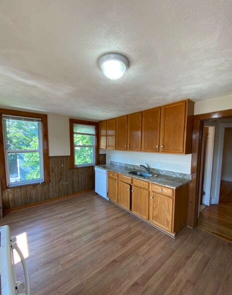 Building Photo - 51 Aldie St