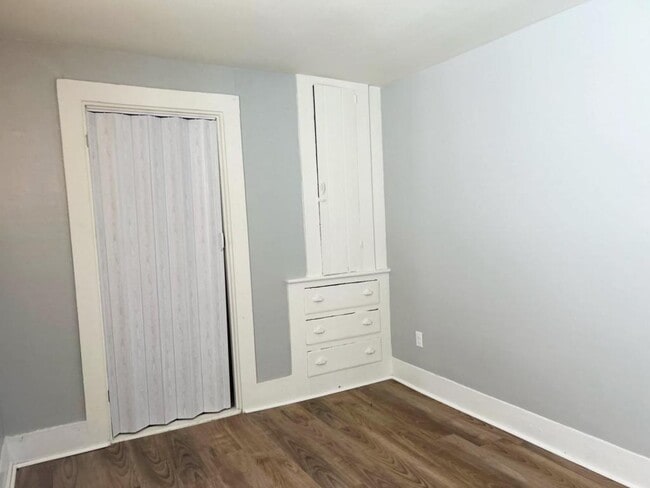 Building Photo - 171 Oak St