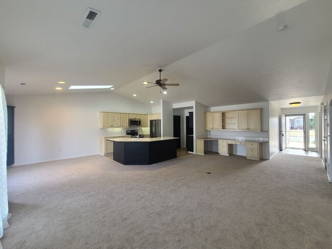 Building Photo - $2,100 - 2 Bed / 2 Beautiful House in Nort...