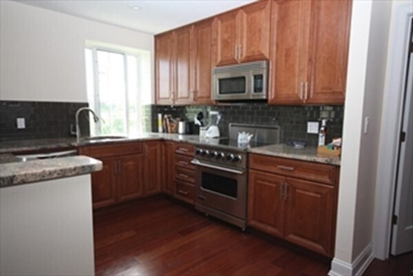 Building Photo - 20 Chapel St