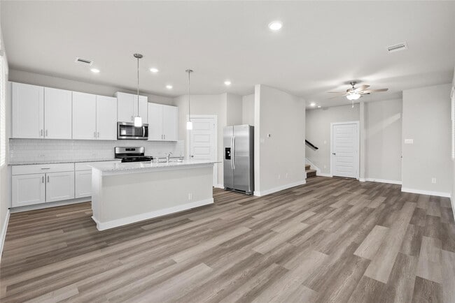 Building Photo - 594 Avisa Dr