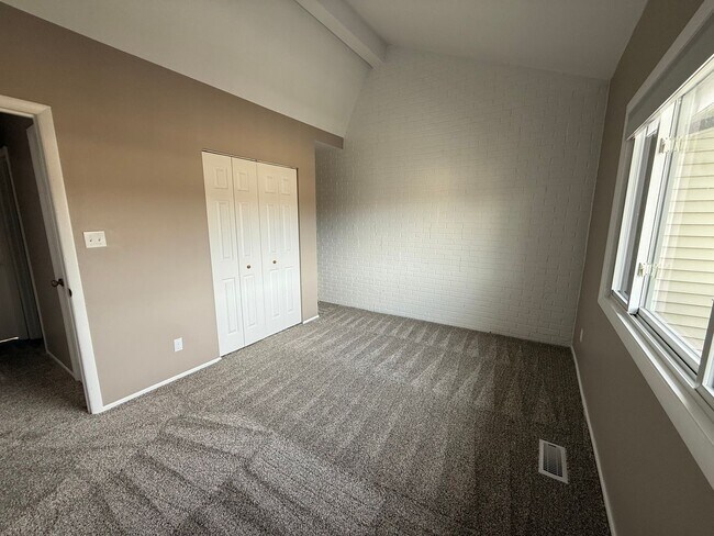 Building Photo - Gibsonia 2 bedroom townhome