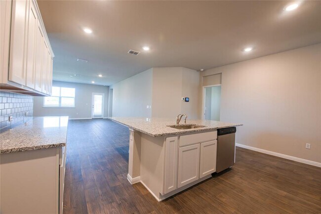 Building Photo - 106 Deep Eddy Cv