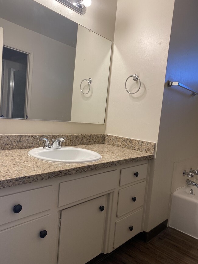 Building Photo - 3016 Delta Ave