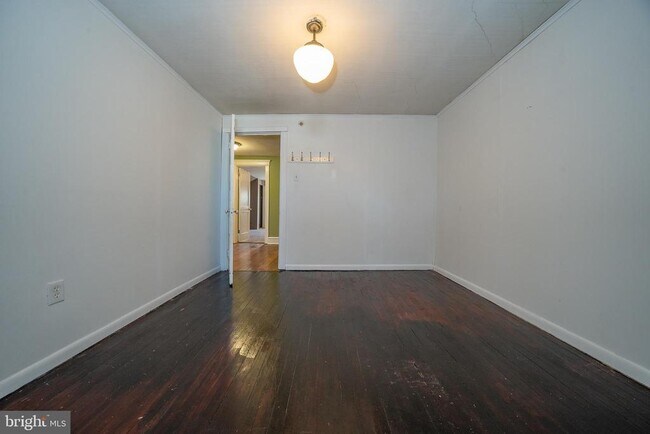 Building Photo - 709 E 20th St