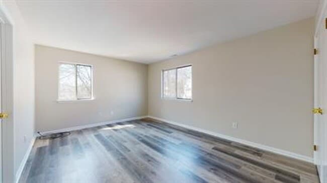 Building Photo - 2 Bedroom 2.5 Bath Townhouse