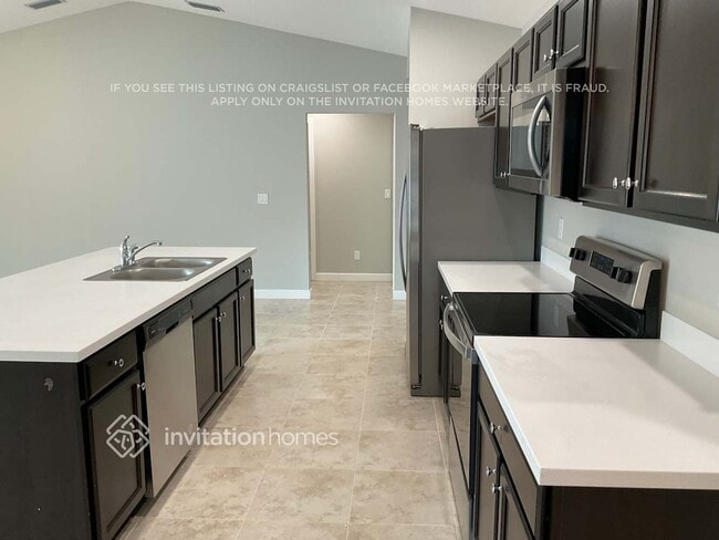 Building Photo - 714 Munich St NW