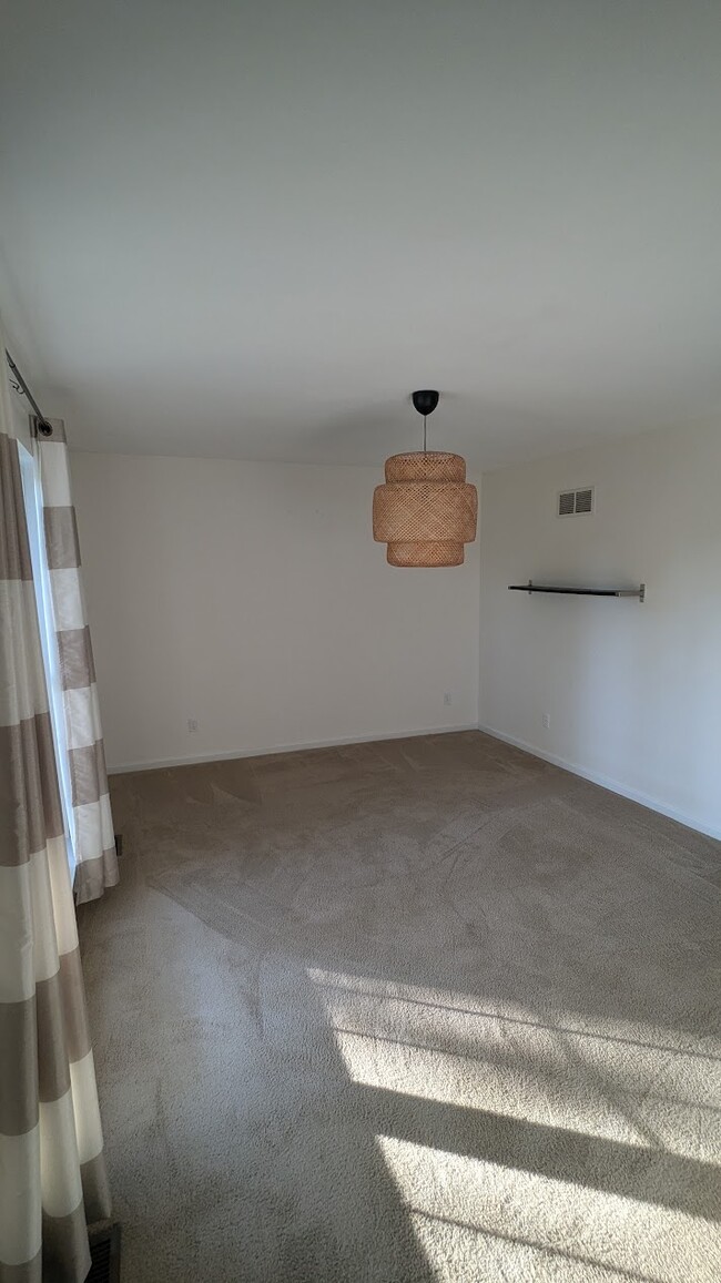 Building Photo - 2562 Creve Coeur Dr