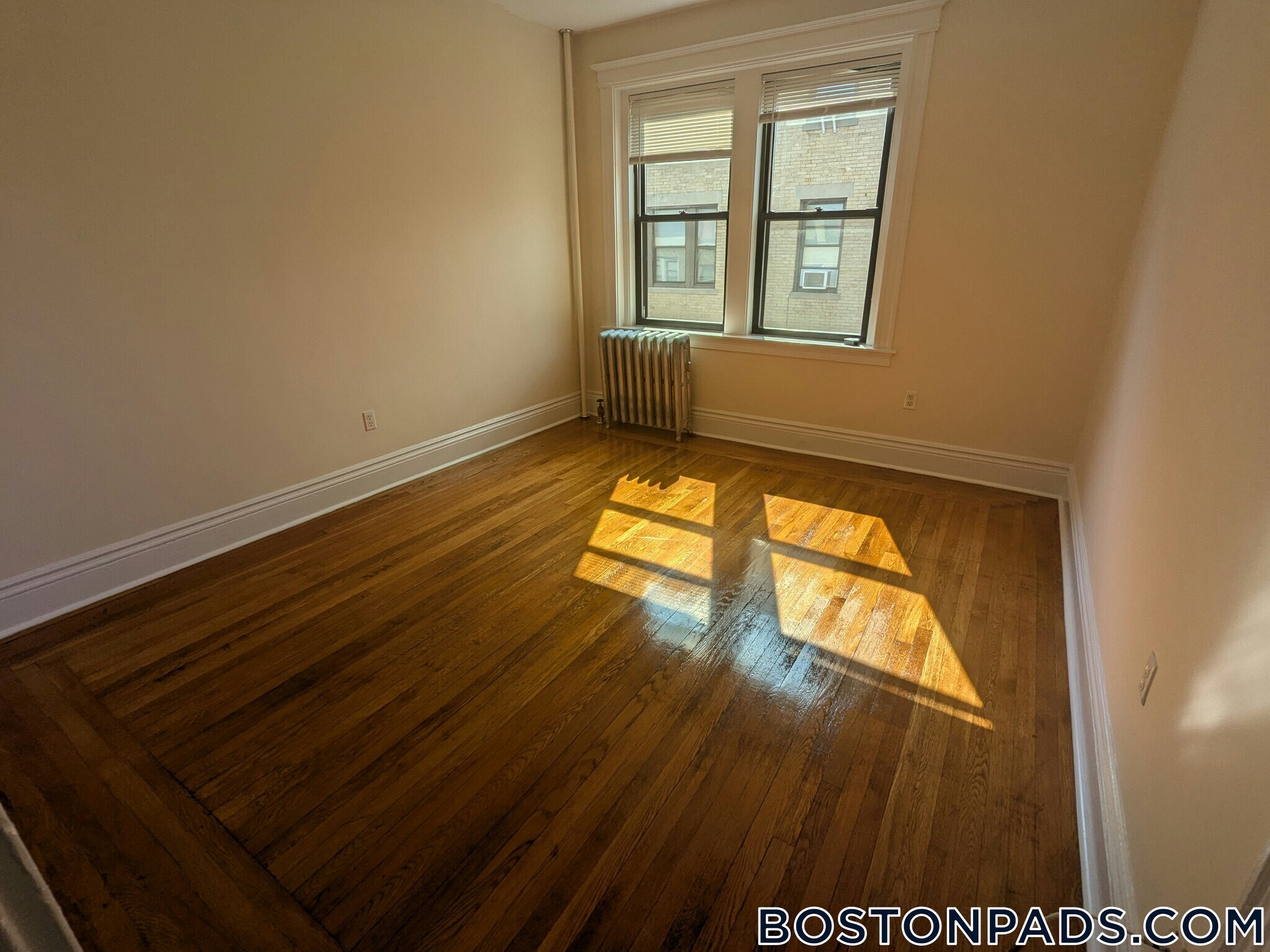 Building Photo - 31 Park Dr