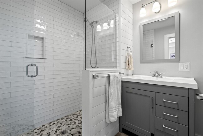 Building Photo - 1400 Columbia Rd