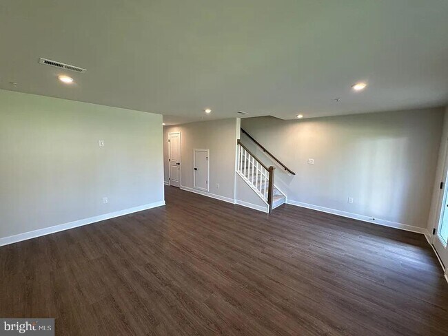 Building Photo - 6 Foxwood Dr
