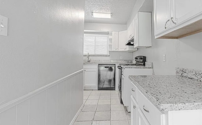 Building Photo - 1402 Bill Carrol Dr