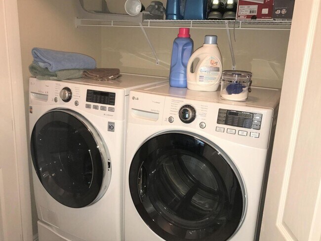 Building Photo - 8877 White Ibis Way