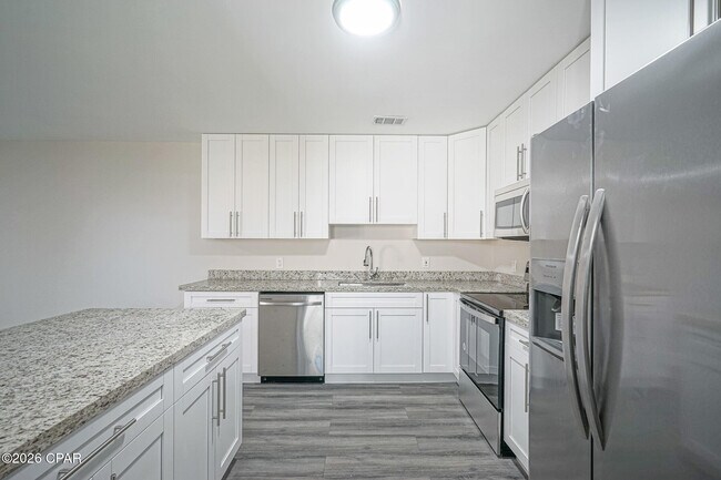 Building Photo - 410 S Star Ave