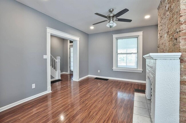 Building Photo - Beautifully refinished 3 bed 2 bath home in Evanston