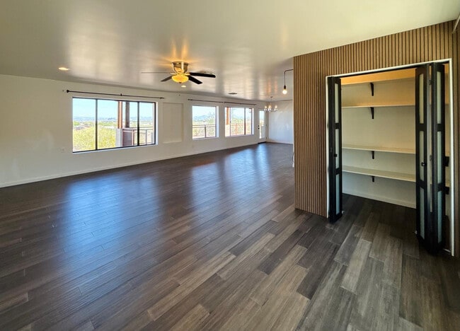 Building Photo - 1750 W Pearce Rd