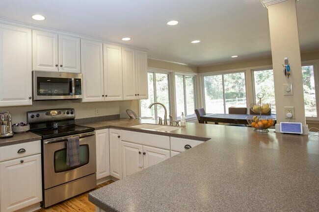 Building Photo - 209 Selkirk Trail