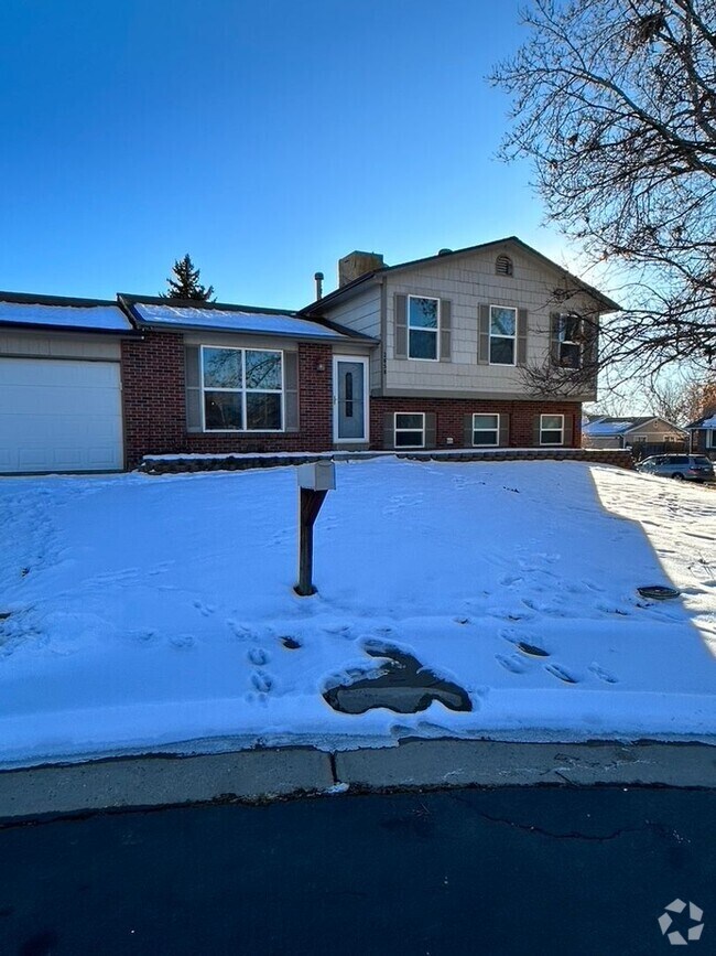 Building Photo - BEAUTIFUL UPDATED 3 BR/2 BA HOME IN AURORA...