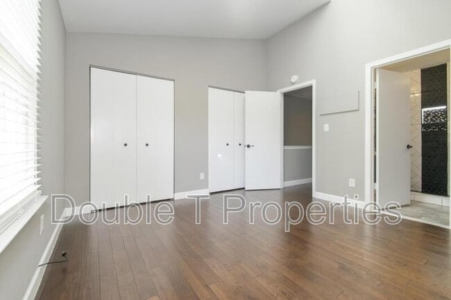 Building Photo - 922 South Paca St