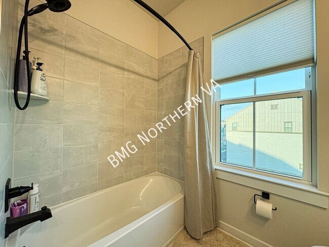 Building Photo - 1636 Kirkman St