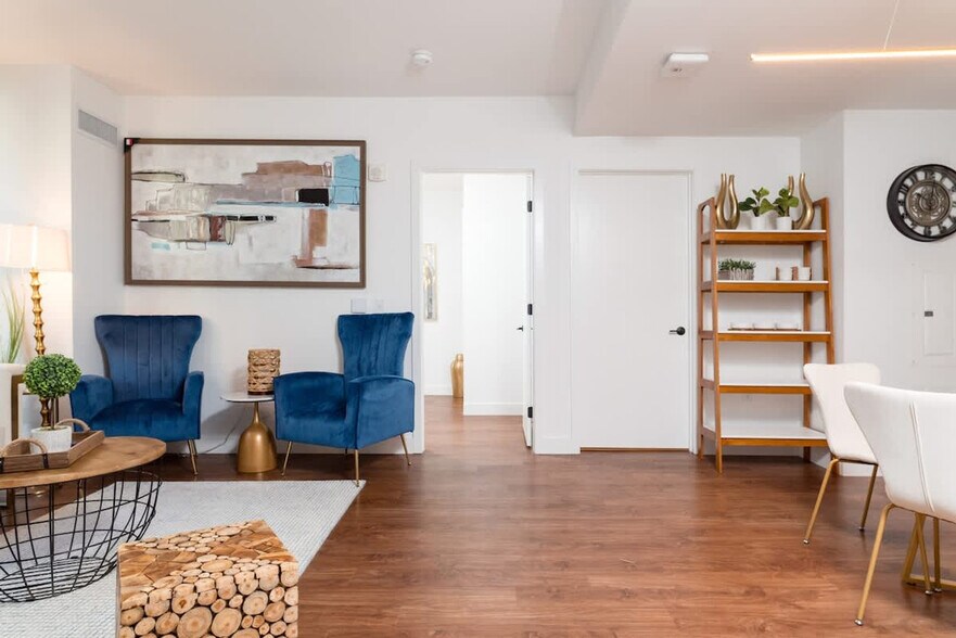 Building Photo - 212 Stuart St