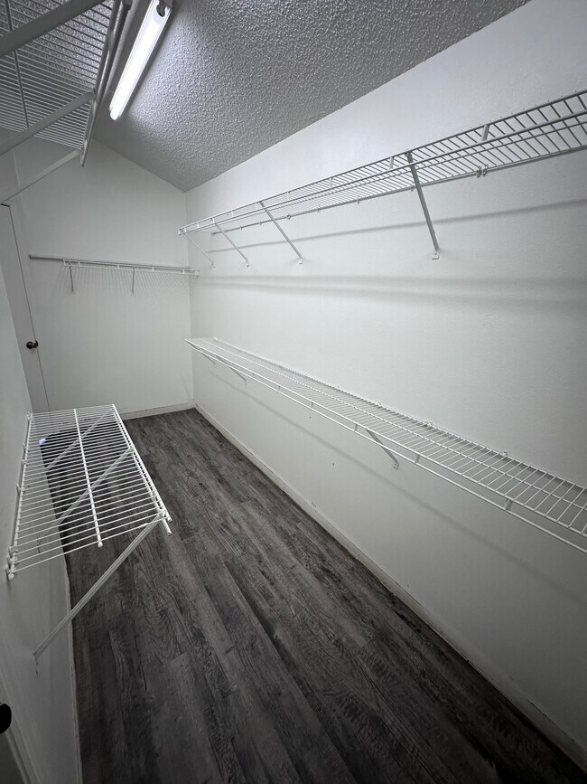 Building Photo - 4104 Oakberry Dr