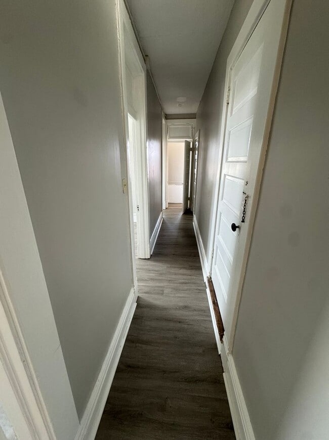 Building Photo - 810 Amity St