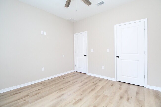 Building Photo - 2023 built modern open layout home on an acre lot in Milton just off Hwy 90