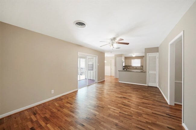 Building Photo - 4406 Rosebay Dr