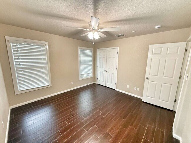 Building Photo - Peaceful 1-Acre Country Living with Easy City Access